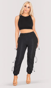 MONA Cropped Tank - Black